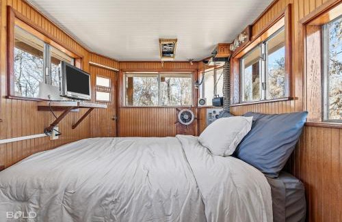 Uncertain House | Shipwreck With Upper Deck & Kayaks & Canoes