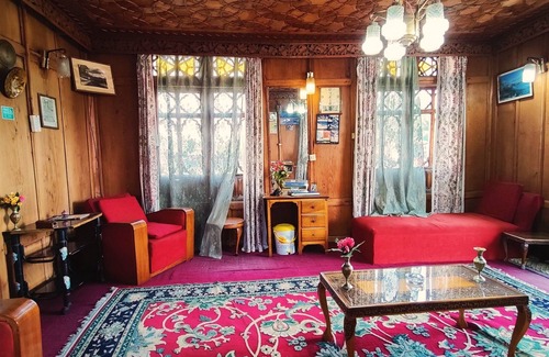 Dal Lake Boat Rental | Shiraz Deluxe Houseboat