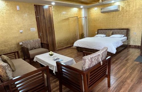 Panch Batti Apartment | Shiv - The Luxurious Gold Studio in Jaipur