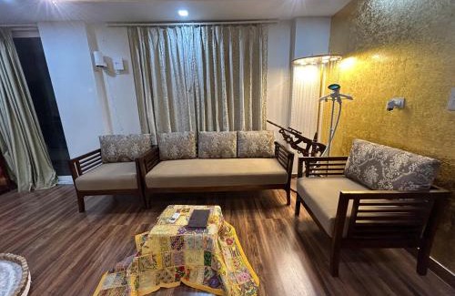 Panch Batti Apartment | Shiv - The Luxurious Gold Studio in Jaipur