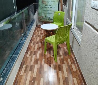 Panch Batti Apartment | Shiv - The Luxurious Gold Studio in Jaipur