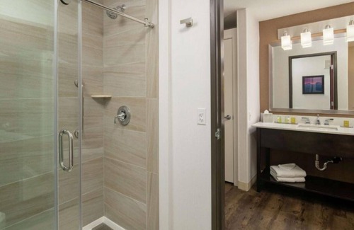 Tigard House | Shop and stay near Downtown Portland