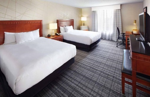 Dallas House | Shops and downtown Dallas in easy reach
