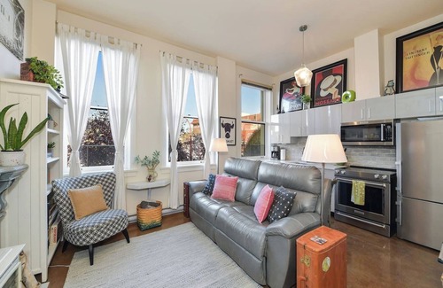 Downtown Victoria Condo | SHORT TERM RENTAL AVAILABLE *5 Day Minimum* Live like the locals!
