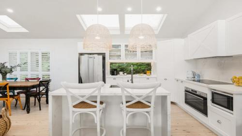 Copacabana House | Short Walk To Beautiful Copacabana Beach & Lagoon