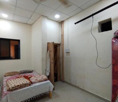 Pandharpur Hotel | Shree Radhesh Bhakt Niwas