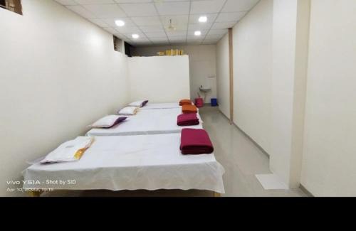 Pandharpur Hotel | Shree Radhesh Bhakt Niwas