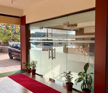 Udupi Hotel | Shree Swarna Comforts