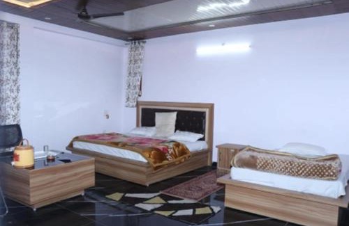 Didihat Hotel | Shri Anand Hotel Berinag Shahgram with Parking included