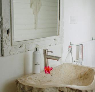 Mushroom Bay Hotel | Shrining Cottages Lembongan