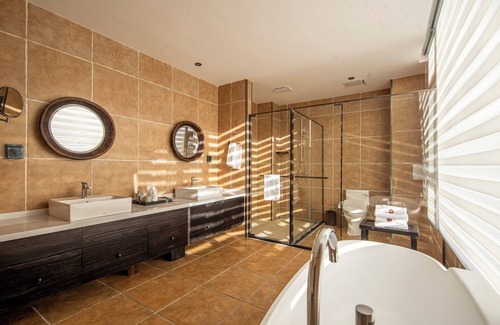 Shangri-La Hotel | Shujia wengmacuozangshidujiazhuangyuan