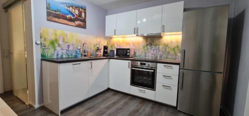 Siegen Apartment | Siegen Oberstadt mit Küche und 75 Zoll TV