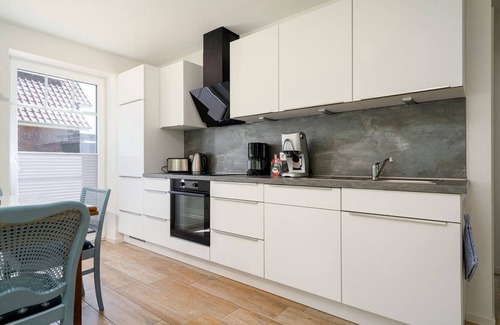 Eilsum Apartment | Sielkieker - Neue 72qm Ferienwohnung für 4 Personen mit Terrasse Direkt am Wasser