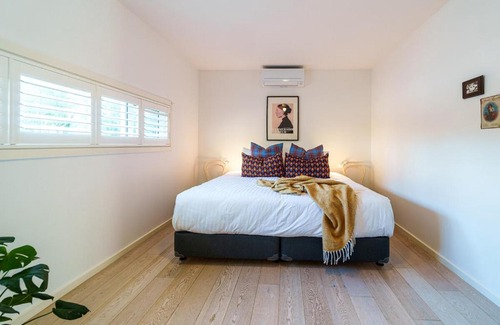 Castlemaine House | Signature Accommodation Montez House Pool Retreat