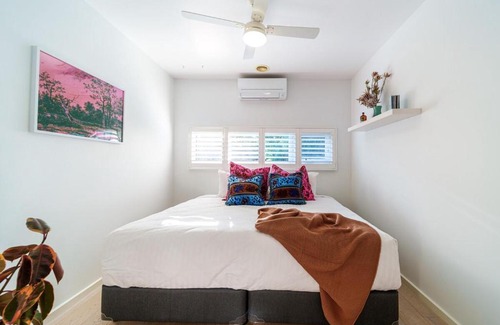 Castlemaine House | Signature Accommodation Montez House Pool Retreat