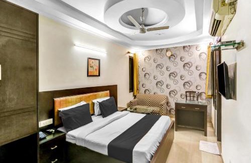 East of Kailash Hotel | Signature Plaza By MERRIMENT