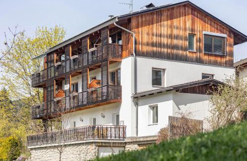 Pfalzen Apartment | Silbernagl sonnig mit Gartenblick