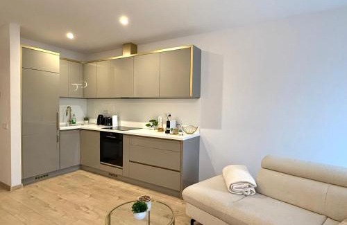 Nyiregyhaza Apartment | SILK Apartman -free private garage