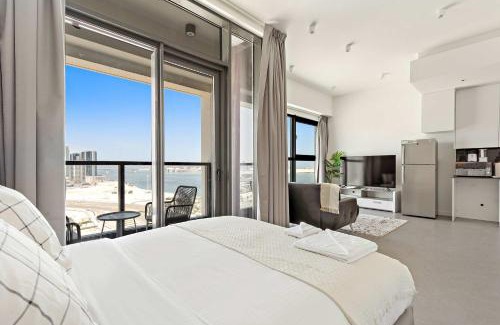 Abu Dhabi Apartment | Silkhaus Chic Studio with Private Beach in Pixel Tower