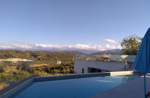Polemarchi Apartment | Silver Cozy Getaway - 3 Pearls Pool Retreat
