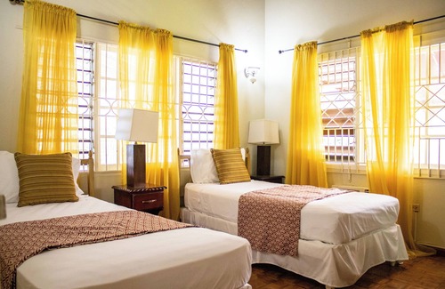 Runaway Bay House | Silver Creek Resort