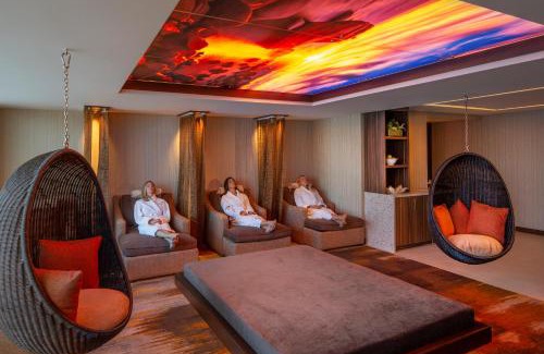 Downtown Reno Resort | Silver Legacy Reno, A Caesars Destination