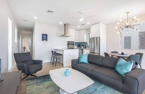 Old Man Bay Condo | Silver Reef #3 - 2 BR LUXE Oceanfront & Pool