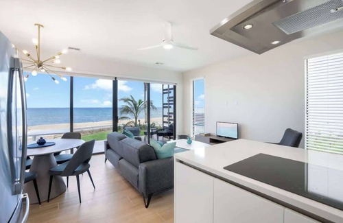 Old Man Bay Condo | Silver Reef #3 - 2 BR LUXE Oceanfront & Pool
