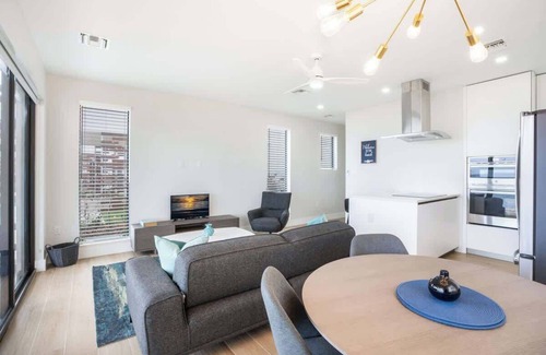 Old Man Bay Condo | Silver Reef #3 - 2 BR LUXE Oceanfront & Pool