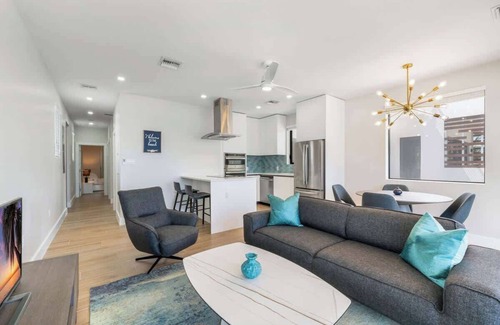 Old Man Bay Condo | Silver Reef #4 - 2 BR LUXE Oceanfront & Pool