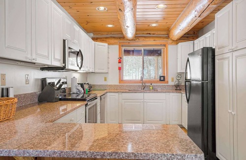 Wildernest House | Silverthorne Cabin with Hot Tub and Forest Access