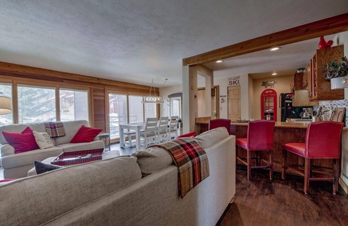 Wildernest Condo | Silverthorne Condo with Mtn views, Pool & Hot tub