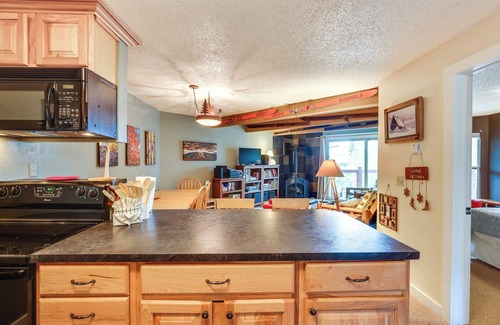 Mountain Country Apartment | Silverthorne Condo w/Lake Views: 10 Mi to Skiing!