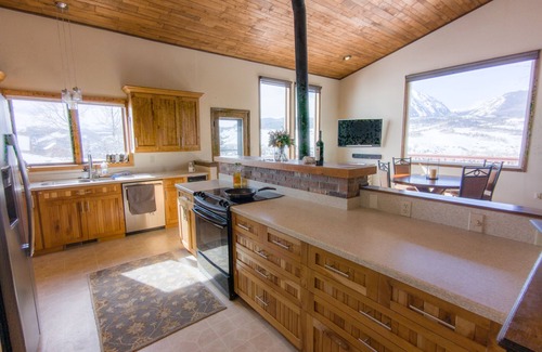 Silverthorne Cabin | Silverthorne Mountain Cabin Views and Deck - 2br
