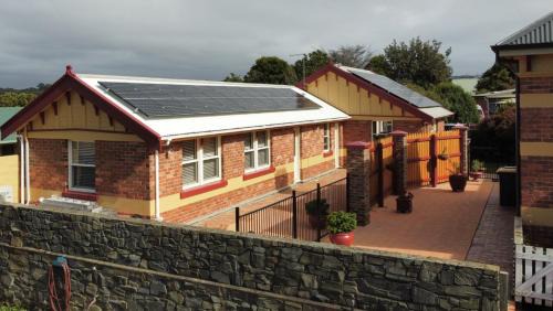 Devonport Apartment | Silwood Apartment fully self contained with Kitchen and Laundry