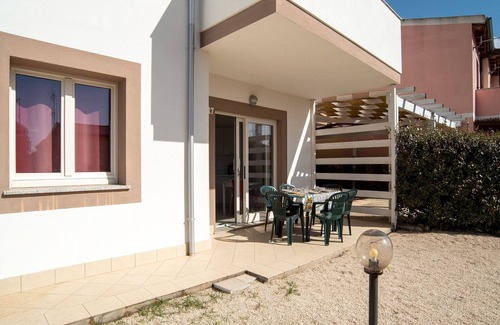 Viddalba House | Simple Holiday Home in Viddalba with Shared Swimming Pool