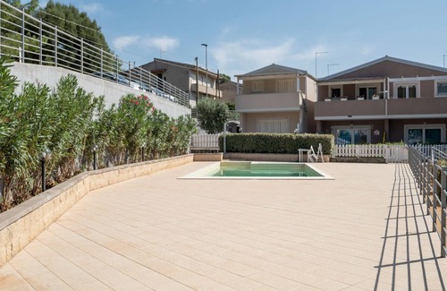 Viddalba House | Simple Holiday Home in Viddalba with Shared Swimming Pool