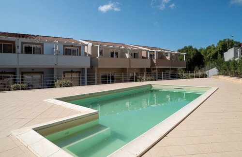 Viddalba House | Simple Holiday Home in Viddalba with Shared Swimming Pool