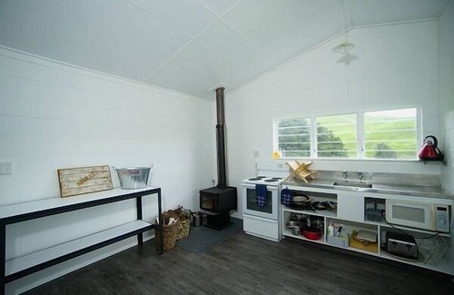 Tiniroto House | Simple relaxed accomodation option for family, friend groups or travellers.