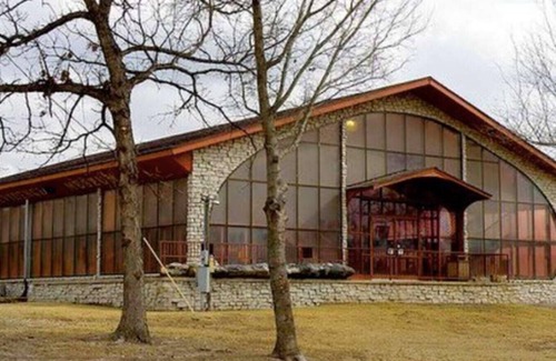 Glen Rose Apartment | Singing Trees Inn – Queen Bed Riverside Getaway
