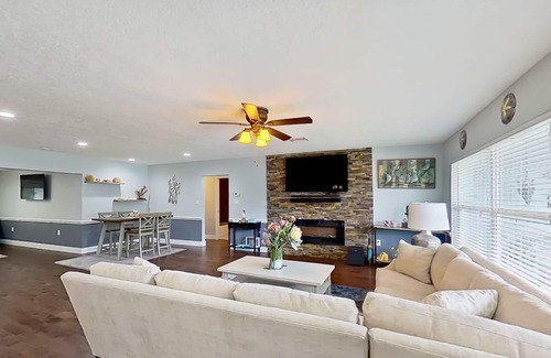 Harbor Bluffs House | Single-level home with enclosed yard, screened lanai, AC, & washer/dryer