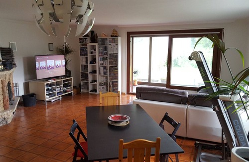 Le Mont-sur-Lausanne Condo | single room in a large house in the height of Lausanne