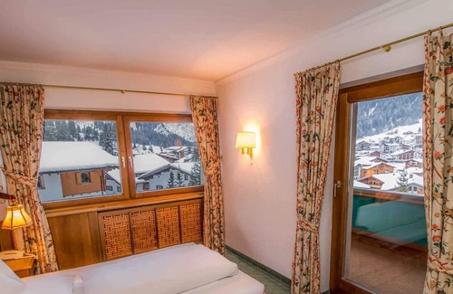 Lech am Arlberg Hotel | Single Room with Balcony - Hotel Kristberg