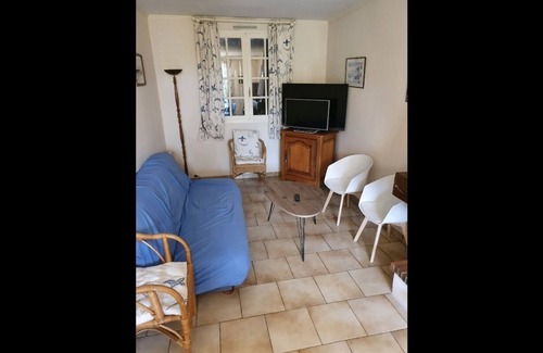 Bernieres-sur-Mer Apartment | Single storey house with enclosed garden 600 m from Bernières sur mer beach