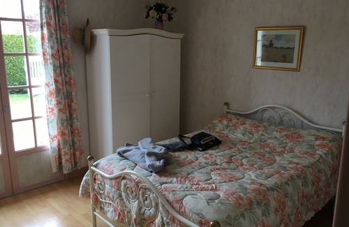 Bernieres-sur-Mer Apartment | Single storey house with enclosed garden 600 m from Bernières sur mer beach