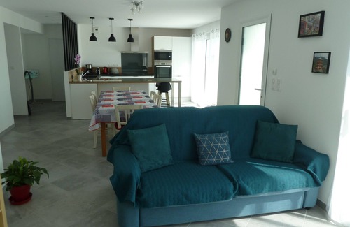 Poulgoazec House | Single storey house , sea view, 7 minutes walk from Kersiny beach