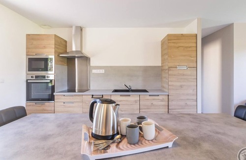 Vesly Cottage | Single-story house with garden and bikes, near beaches