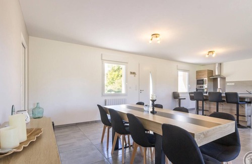 Vesly Cottage | Single-story house with garden and bikes, near beaches