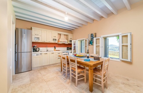 Drimonas Villa | Siora Tanto Villa, a combination of rustic charm and modern flair!