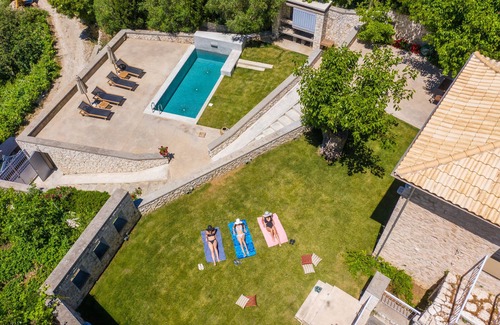 Drimonas Villa | Siora Tanto Villa, a combination of rustic charm and modern flair!